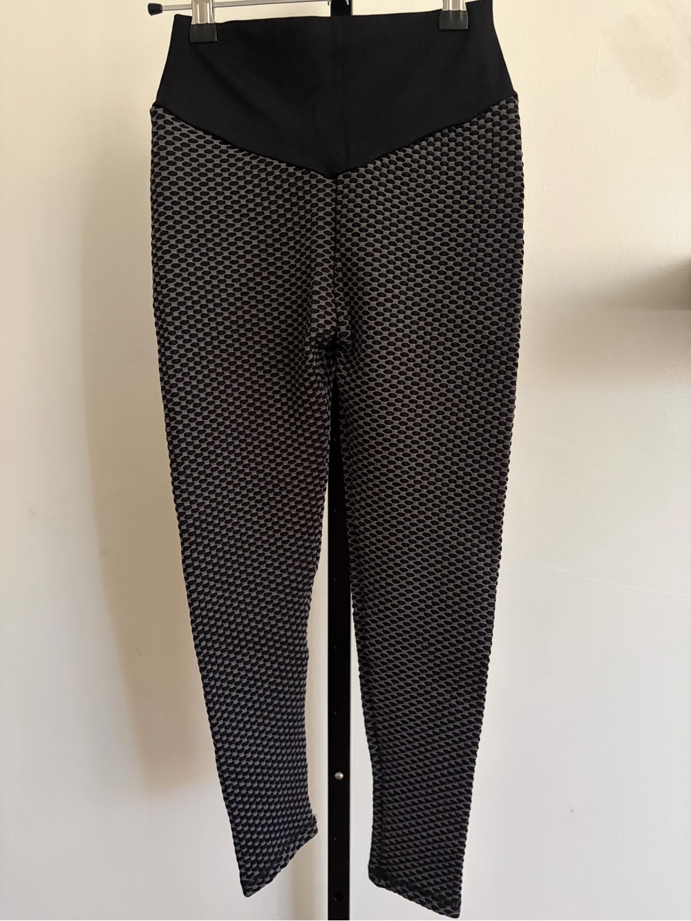 Black Textured High-Waist scrunch leggings